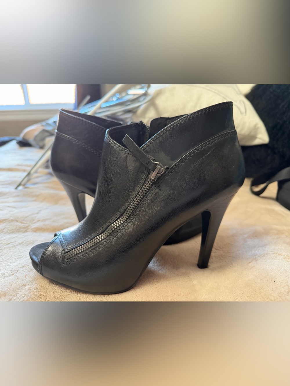 Brand New Nine West Woman’s Black Leather High Heel Ankle Booties w/Side Zip 8.5
